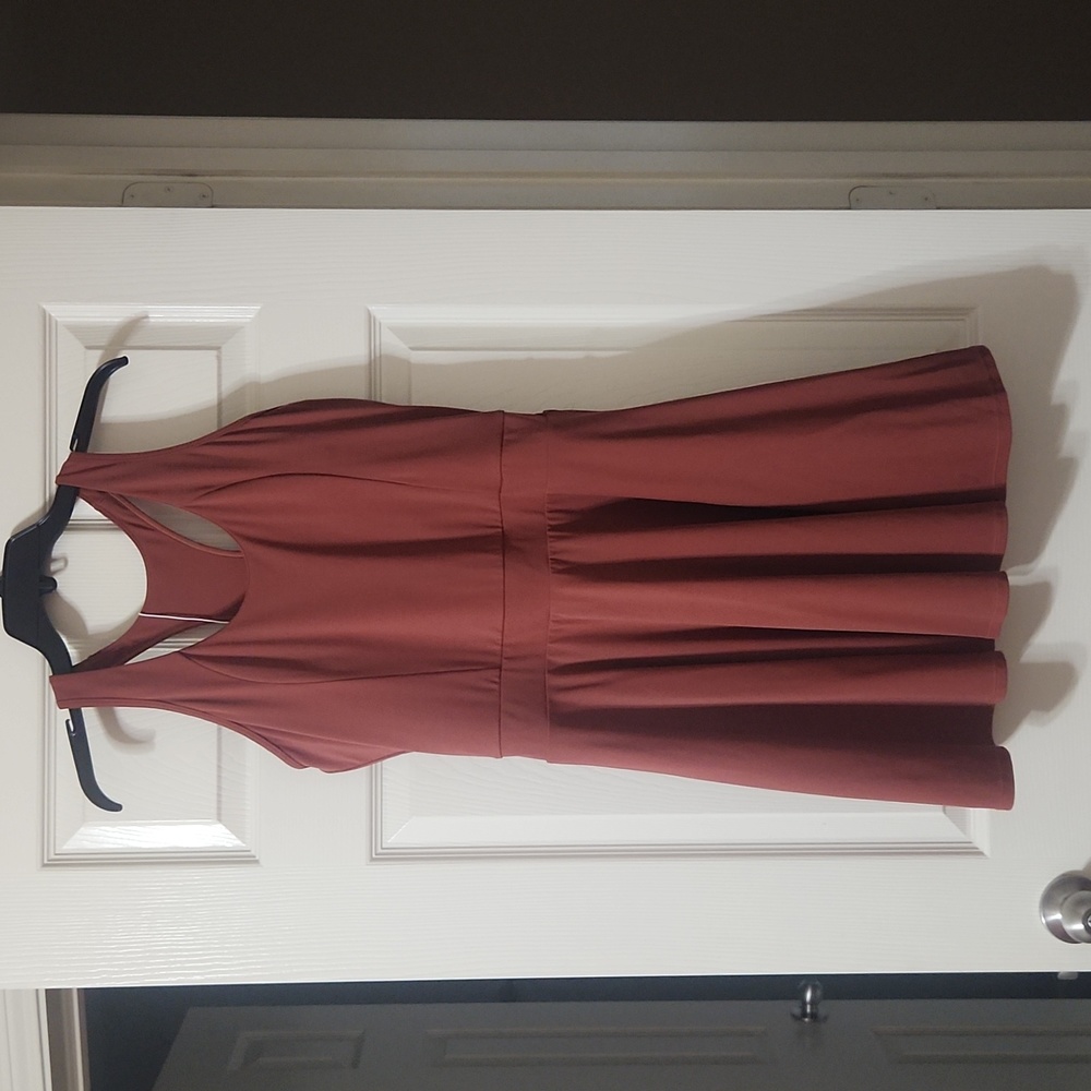 HALARA everyday racerback activity dress - New Classic -red/brown